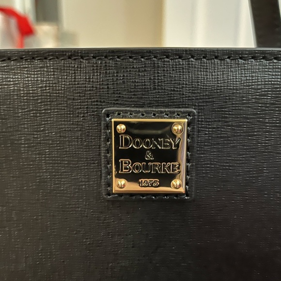 Dooney & Bourke Black Saffiano Shopper Purse! Brand new, never used! - Picture 2 of 6